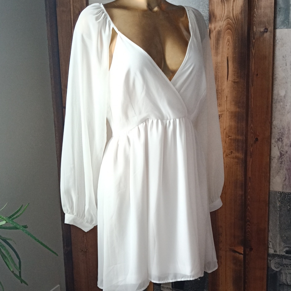 Beautiful flowy dress - Picture 1 of 8